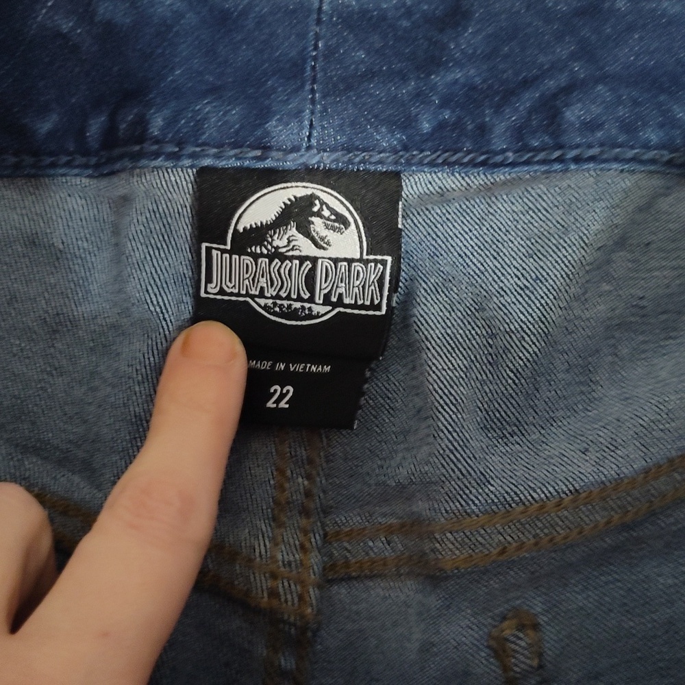 Jurassic Park's Women's Jeans Shorts Size 22 With Dinosaur Patches - Picture 4 of 8